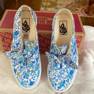 Vans slip on Authentic shoes size 8 NIB